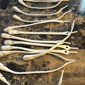 Hickies no tie lacing system